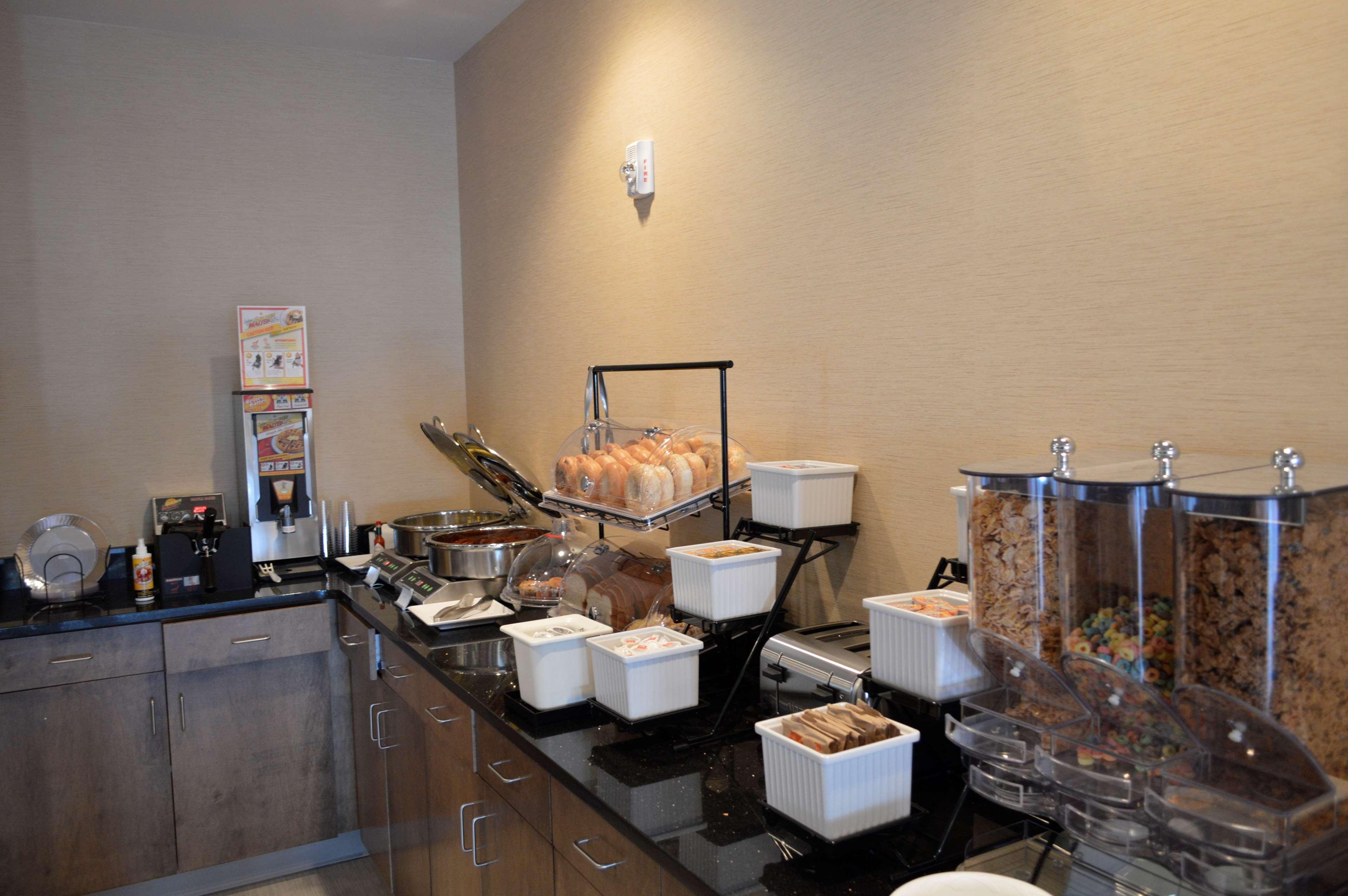 Best Western Plus Atrium Inn & Suites Clarksville Zewnętrze zdjęcie